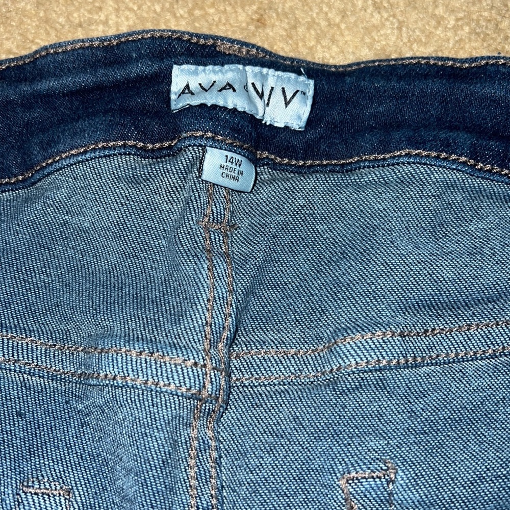 Shorts - Picture 2 of 3